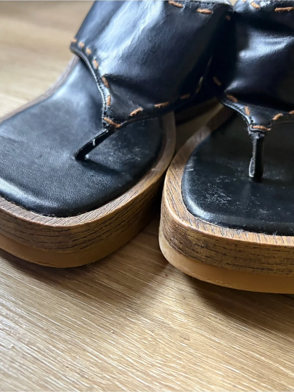 VINTAGE Xappeal Black Wedge Thong Sandals with Wood-Effect Platform